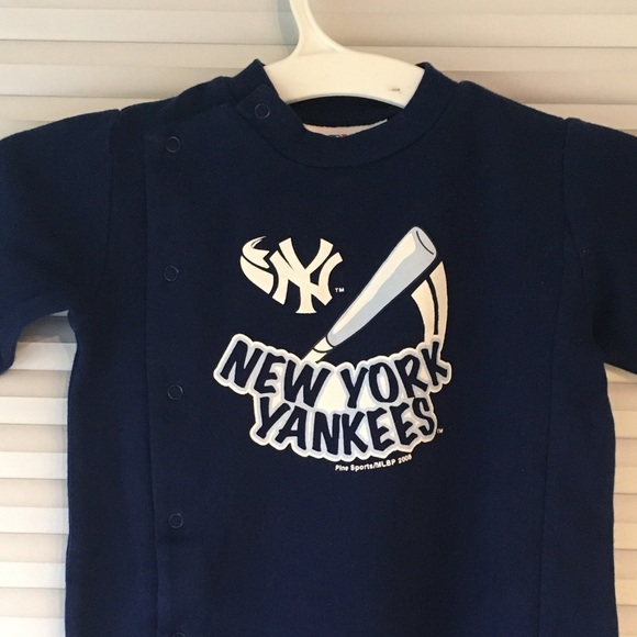 Official MLB Yankees Baby Onesie - Picture 2 of 6